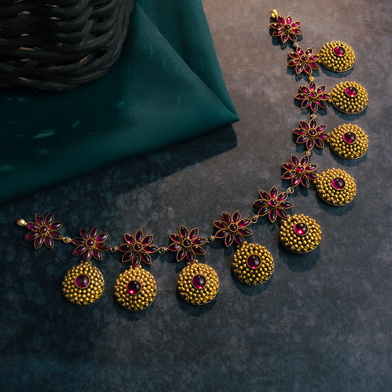 Antique gold necklace with ruby stones